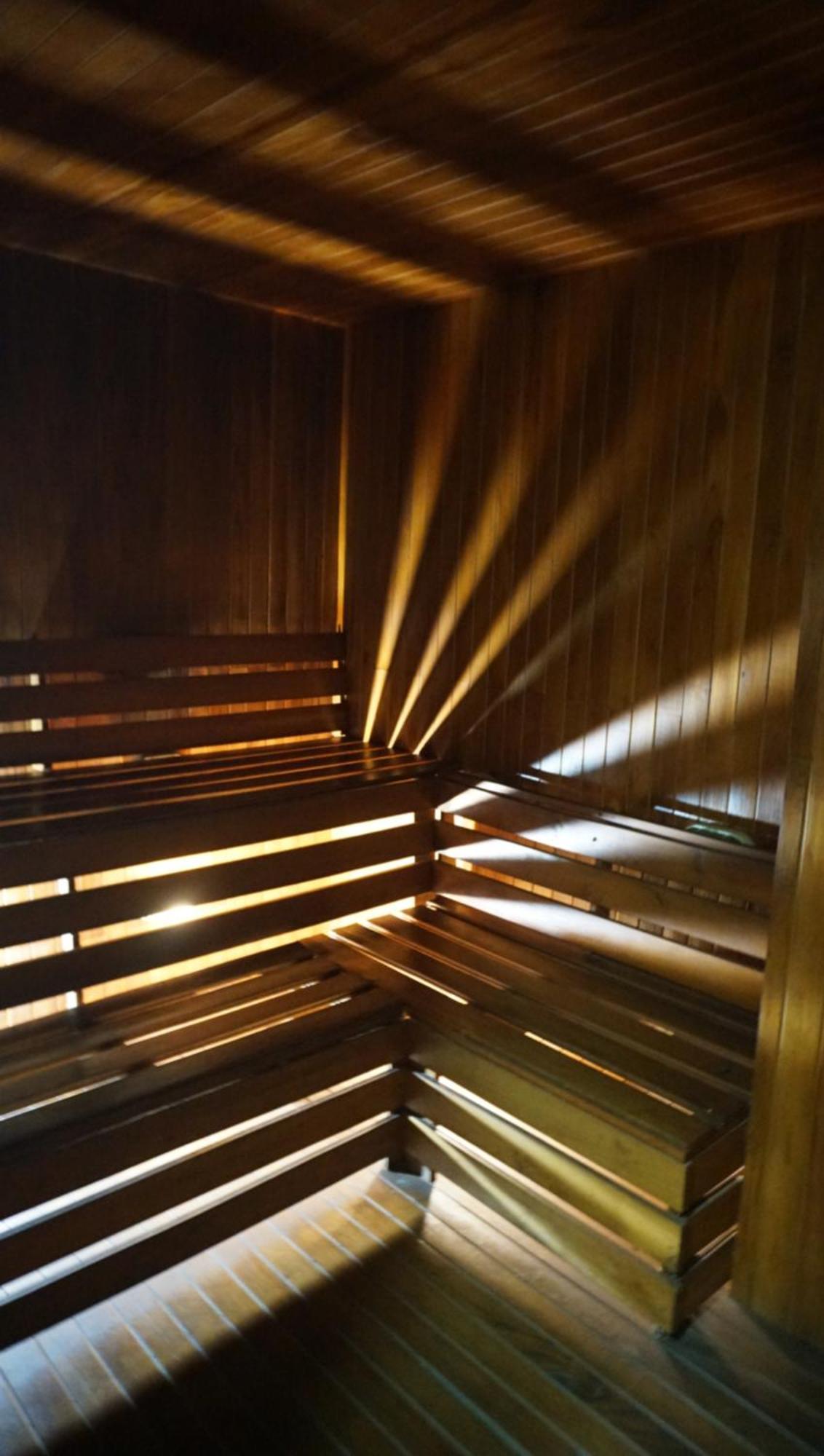 Quo Quality Hotel Manizales Bagian luar foto The interior of a Finnish sauna