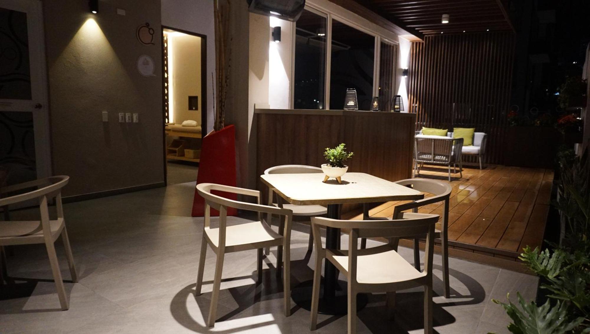 Quo Quality Hotel Manizales Bagian luar foto A dining room