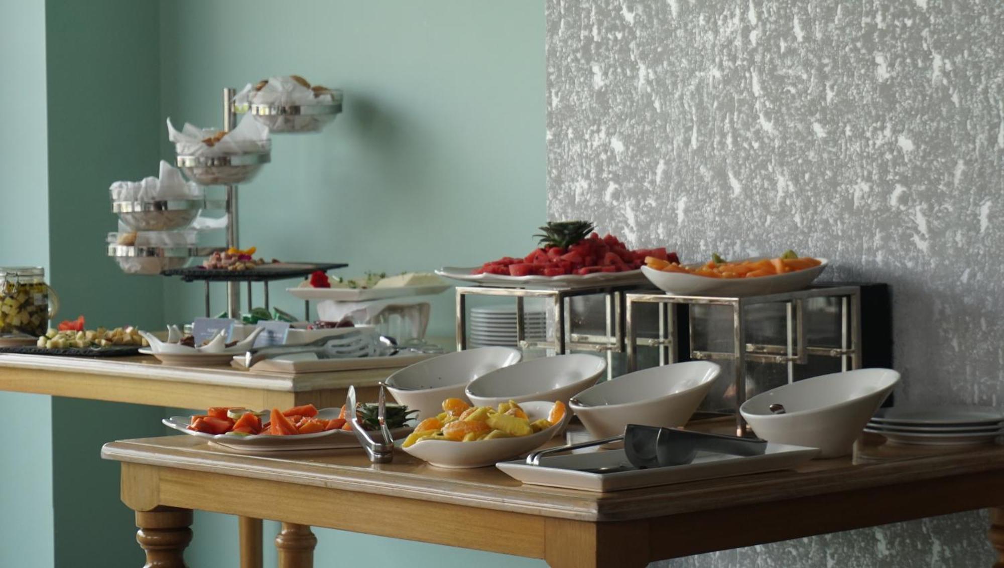 Quo Quality Hotel Manizales Bagian luar foto A buffet