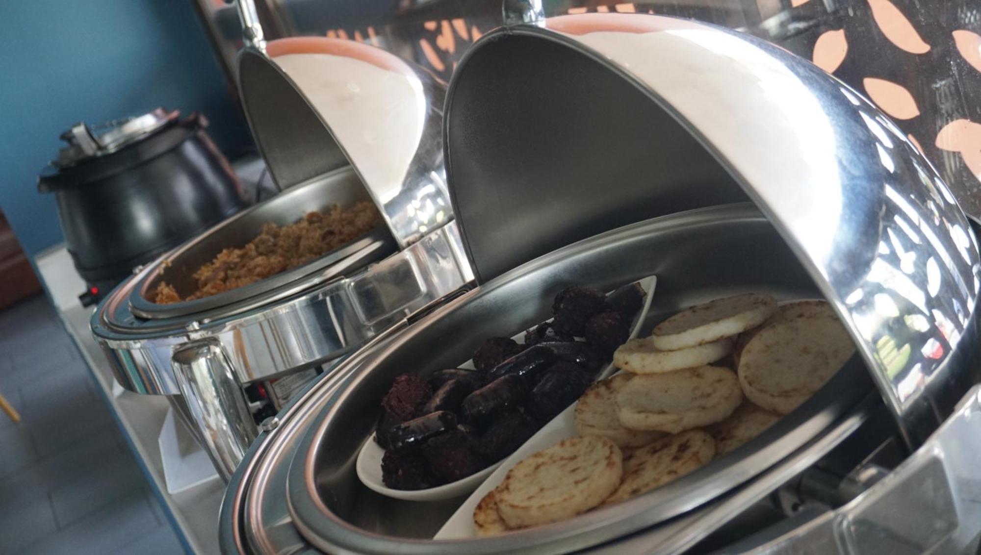 Quo Quality Hotel Manizales Bagian luar foto A chafing dish