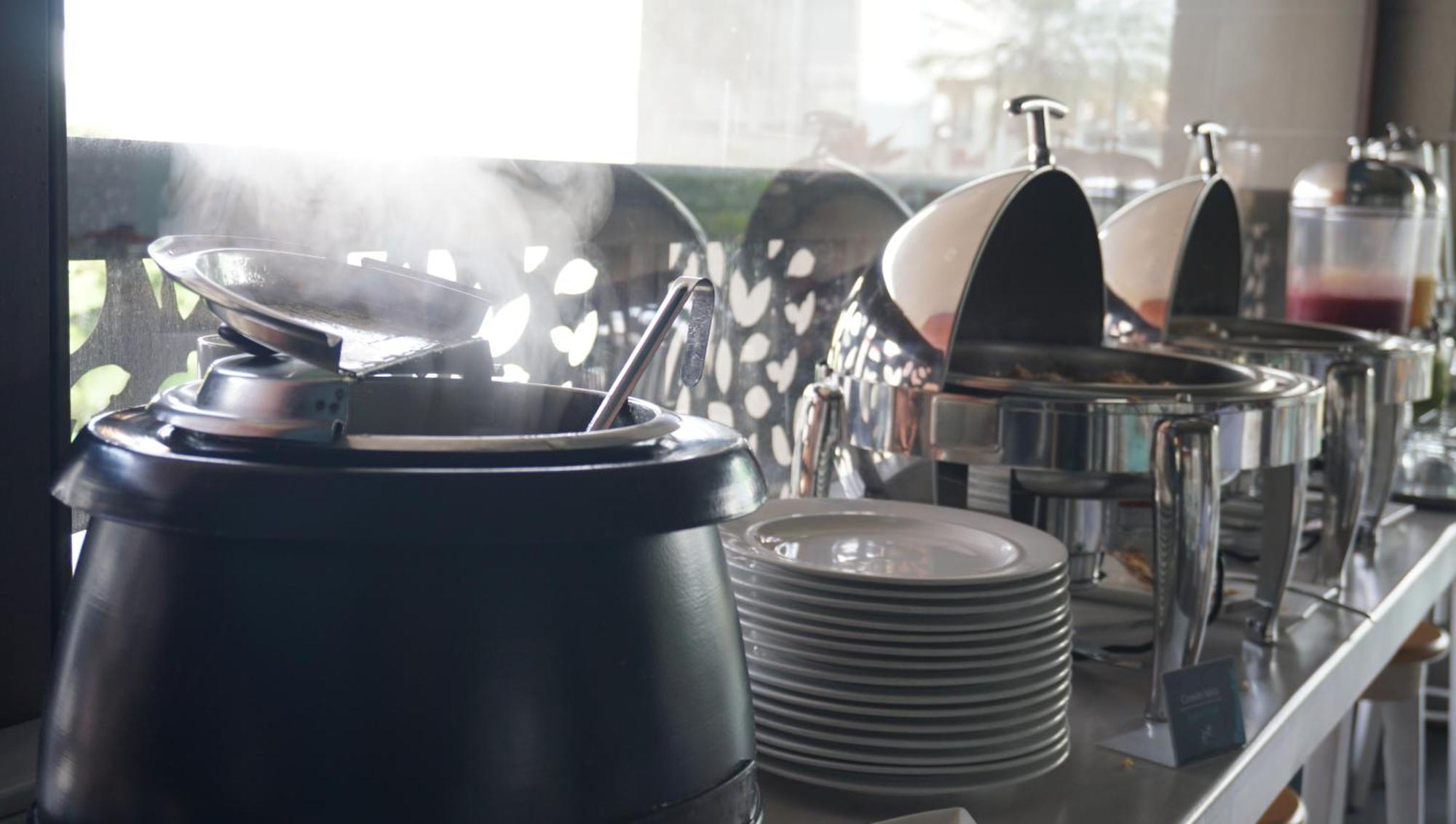 Quo Quality Hotel Manizales Bagian luar foto A chafing dish