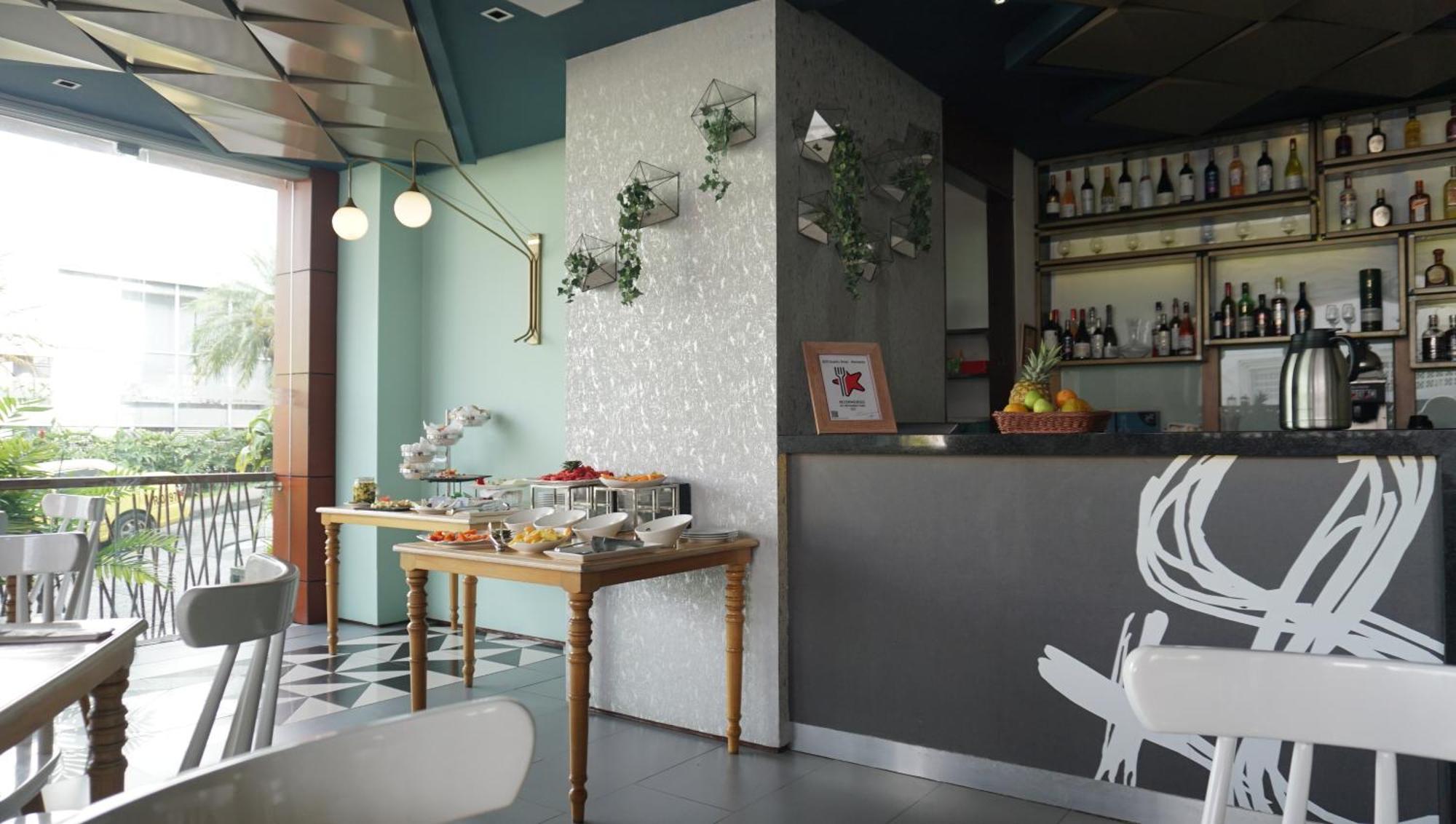 Quo Quality Hotel Manizales Bagian luar foto The interior of the restaurant