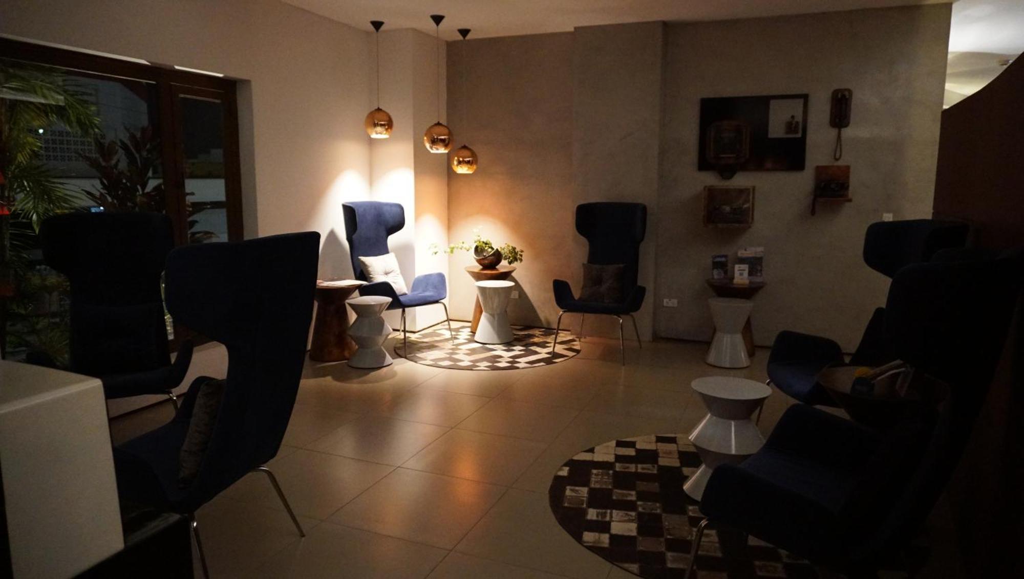 Quo Quality Hotel Manizales Bagian luar foto Interior of the library