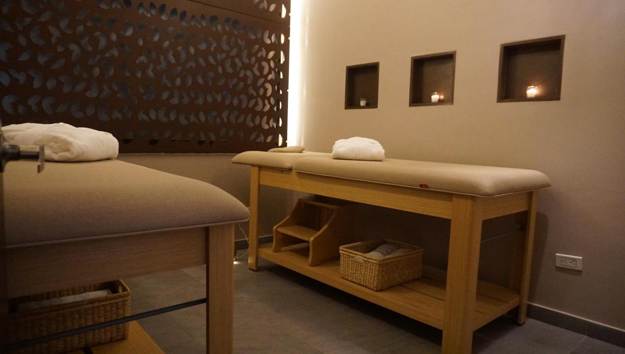 Quo Quality Hotel Manizales Bagian luar foto Massage table
